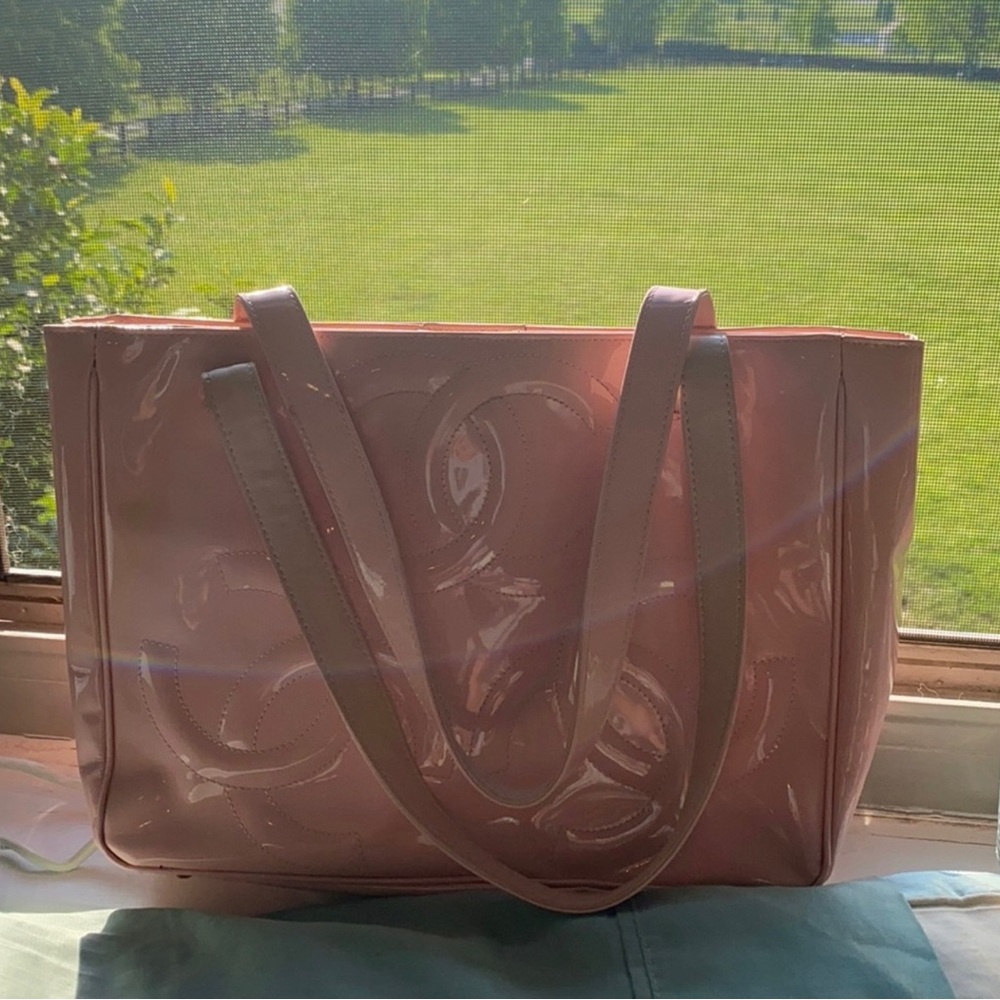Gorgeous Pink CHANEL Purse!